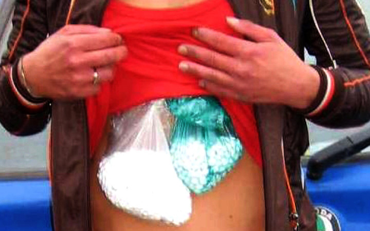 LÉKY PAŠOVALA NA PODPRSENCE