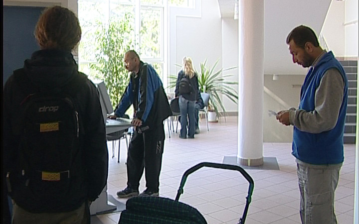 NEZAMĚSTNANÝCH JE O 599 MÉNĚ