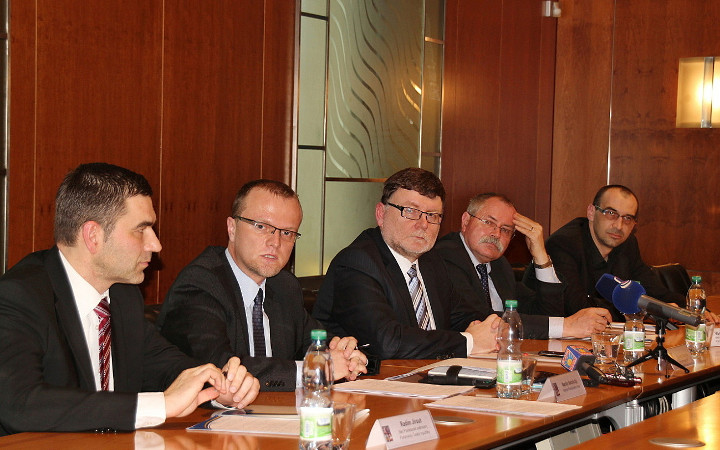 ZASTAVUJTE TAKÉ V ČESKÉ TŘEBOVÉ, PANE MINISTŘE