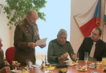 VIDEO: BOJOVNÍCI VÁLKY NA PŘIJETÍ U STAROSTY