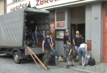 DAROVANÉ VĚCI ZAPLNILY NÁKLAĎÁK