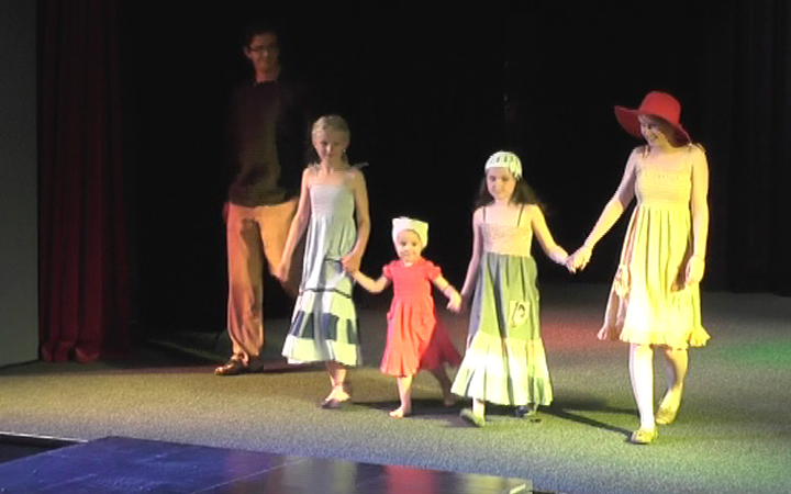 MÓDNÍ PŘEHLÍDKA VZDALA HOLD LÁTKÁM Z PERLY