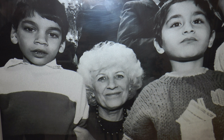 VÝSTAVA V KNIHOVNĚ PŘIPOMÍNÁ OLGU HAVLOVOU