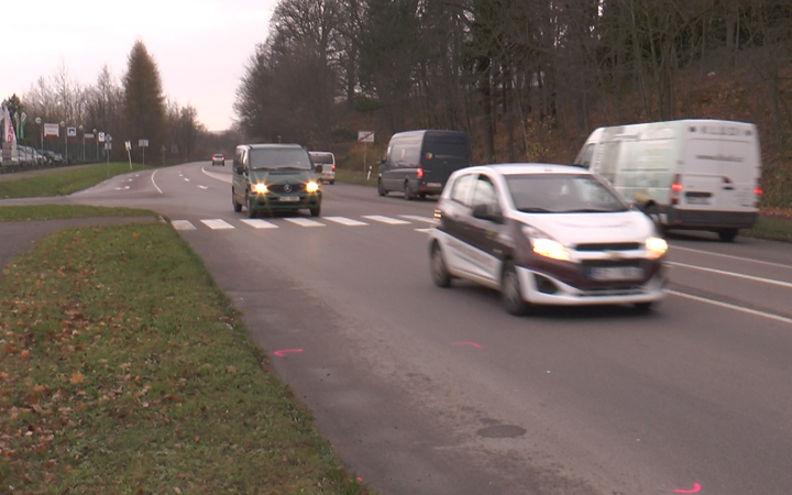 ZE SRÁŽKY S VOZIDLEM VYVÁZLA S LEHKÝM ZRANĚNÍM