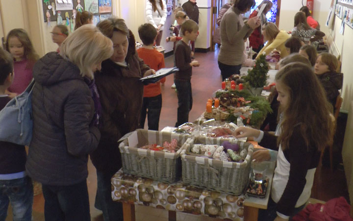 ZŠ ALOISE JIRÁSKA POŘÁDALA VÁNOČNÍ JARMARK