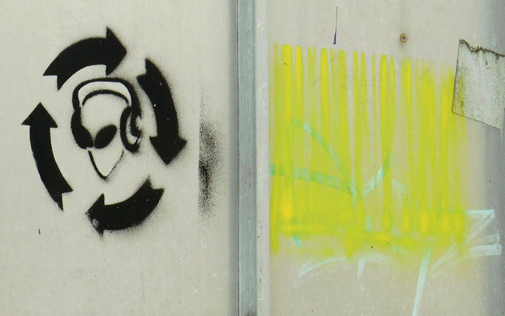 MĚSTO POŠKOZUJÍ VANDALOVÉ, ŘÁDÍ V CENTRU I V JAVORCE