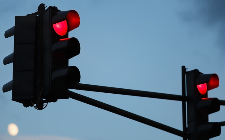 HASIČI DÍKY „ČERVENÉ VLNĚ“ PROJÍŽDĚJÍ K ZÁSAHŮM RYCHLEJI