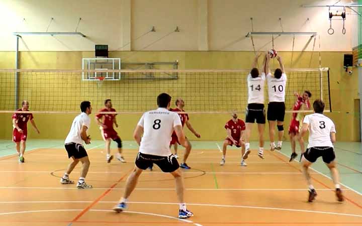 VE VOLEJBALOVÉM DERBY KERHARTICE ROZDRTILI TŘEBOVSKÉ BÉČKO