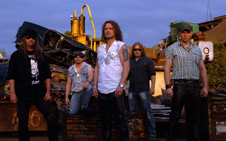 FESTIVAL HRADY CZ OZNAMUJE KOMPLETNÍ PROGRAM S HLAVNÍ HVĚZDOU KAPELOU KABÁT