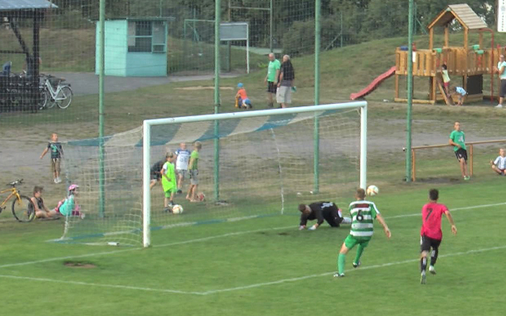 DOMÁCÍ FOTBALISTÉ PROKÁZALI PEVNĚJŠÍ NERVY, VYHRÁLI NA PENALTY