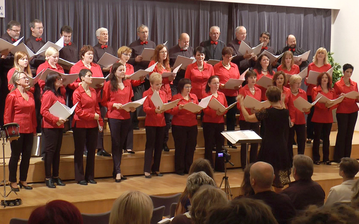 PŘI FESTIVALU SI ODBYLA PREMIÉRU NOVÁ SBORMISTRYNĚ ALOU VIVAT