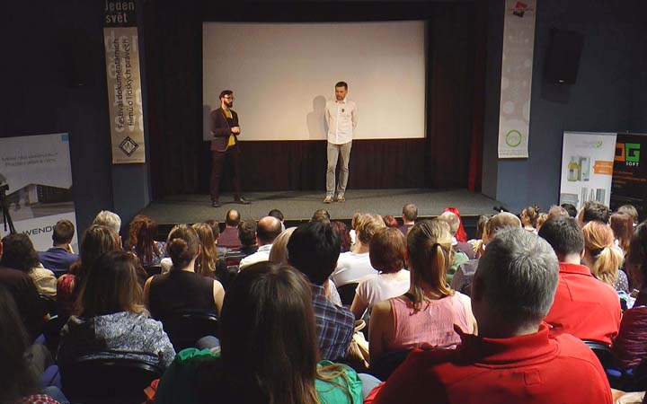FESTIVAL JEDEN SVĚT SE KONÁ UŽ PODEVÁTÉ, LETOS JE K VIDĚNÍ 23 FILMŮ