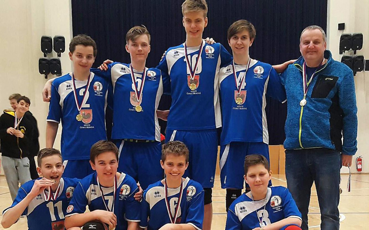 STARŠÍ ŽÁCI TJ SOKOLČESKÁ TŘEBOVÁ II ZÍSKALI TITUL PŘEBORNÍKA KRAJE