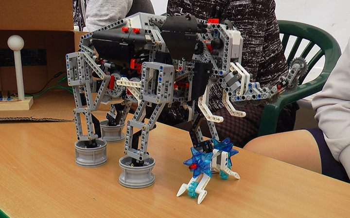 LETOŠNÍ “VĚDA U ŠKOLY” UKÁZALA ASTRONOMII, ROBOTIKU, MECHANIKU A CHEMII