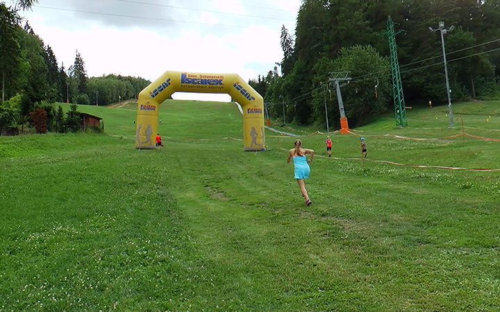 ČTVRTÝ PEKELNÝ KILOMETR OPANOVALI TLAPÁK S NOVÁKOVOU