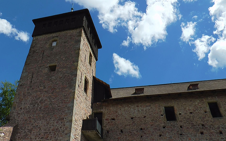 STÁTNÍ HRAD LITICE JE OPĚT PŘÍSTUPNÝ, OPRAVY ZDI SE BLÍŽÍ KE KONCI