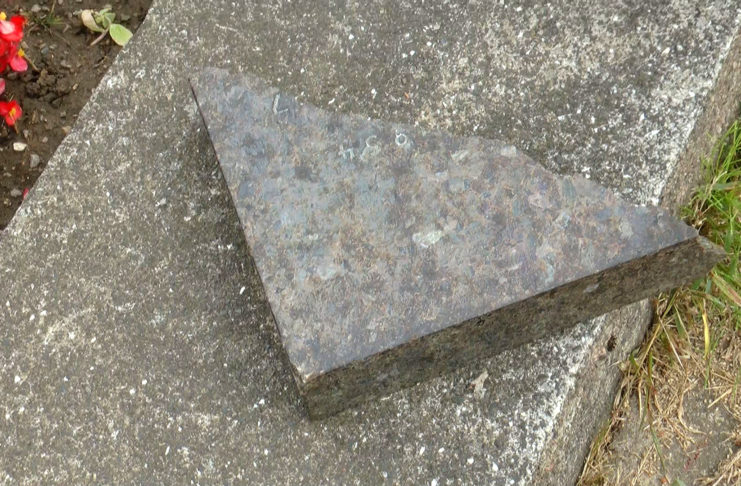 PŘI VICHŘICI BYLY PONIČENY HROBY, MĚSTO PŘISPĚJE NA JEJICH OPRAVY