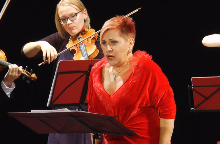 ROŠKOTOVO DIVADLO ROZEZNĚL VÁNOČNĚ LADĚNÝ KONCERT DAGMAR PECKOVÉ
