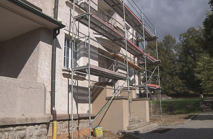 NOVÁ BIOLOGICKÁ LABORATOŘ V PODKROVÍ ČEKÁ NA VYBAVENÍ