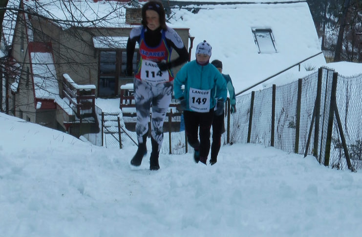 BĚH DO VRCHU NA ANDRLŮV CHLUM VYHRÁLI KUBELKA A KALOUSOVÁ