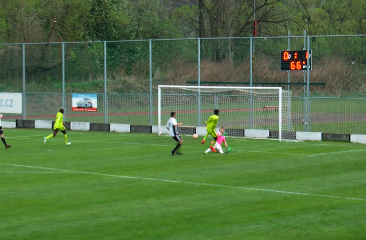 V DOHRÁVCE ODLOŽENÉHO UTKÁNÍ NESTAČILI FOTBALISTÉ JISKRY NA RADOTÍN