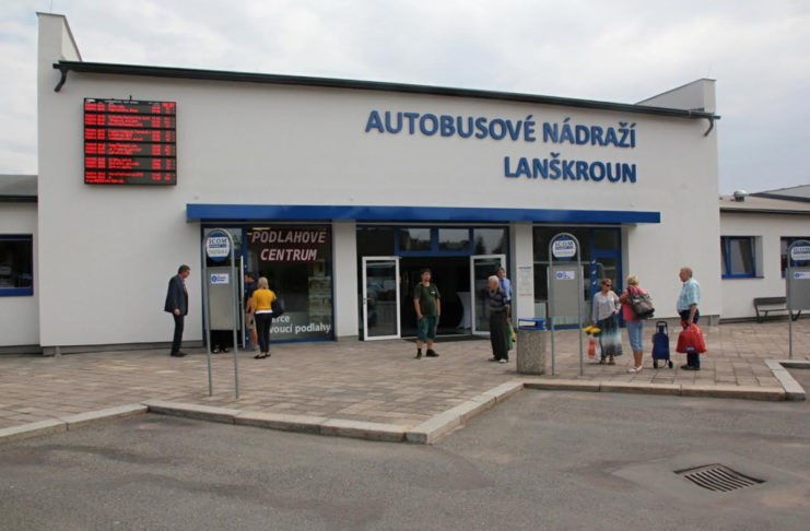 V LANŠKROUNĚ MAJÍ CESTUJÍCÍ NOVÉ AUTOBUSOVÉ NÁDRAŽÍ