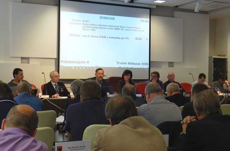 MĚSTO POŽÁDÁ O DOTACI NA VÝSTAVBU ŠATEN A TRIBUNY ATLETICKÉHO STADIONU