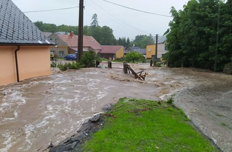 HASIČI MUSELI EVAKUOVAT OBYVATELE ZE ZAPLAVENÝCH OBCÍ HLAVNĚ NA CHRUDIMSKU