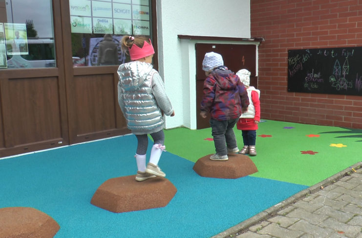 V RÁMCI AKCE “MALOVÁNÍ NA CHODNÍK” BYLA OTEVŘENA NOVÁ HERNÍ PLOCHA