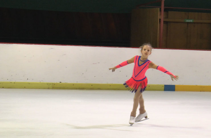 NA ZIMNÍM STADIONU OD LEDNA TRÉNOVALY BRUSLAŘKY Z HRADCE KRÁLOVÉ
