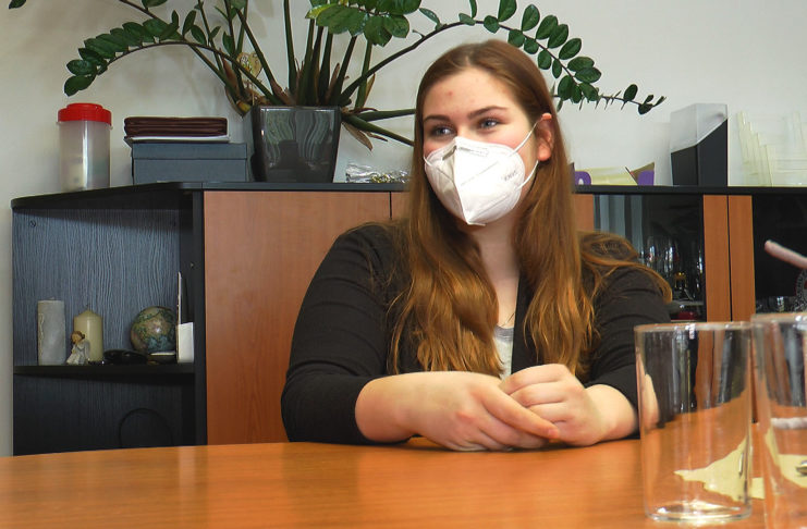 PANDEMIE JI NASMĚROVALA DO NEMOCNICE, SKAUTKA MÁ POMÁHÁNÍ V KRVI