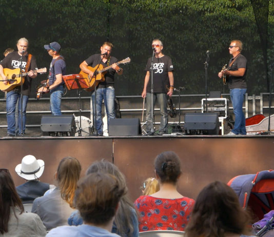 MÍSTNÍ BLUEGRASSOVÁ KAPELA FOFR OSLAVILA TŘICETINY KONCERTEM
