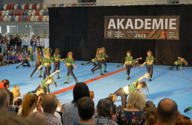 NA AKADEMII MÍSTNÍ TANEČNÍ ŠKOLY SE PŘEDSTAVILO ASI 370 TANEČNÍKŮ