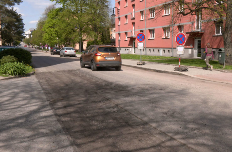 Výtluky v Habrmanově a Semanínské ul. by už měly být minulostí