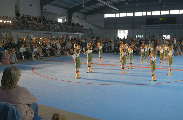 Taneční škola lákala na zimák, konala se tam další akademie