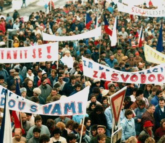 Události 17. listopadu 1989 prožívali i lidé v našem regionu