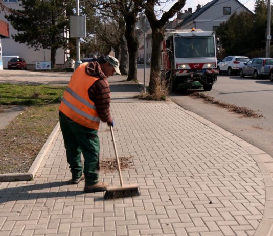 Ústí nad Orlicí zahájilo jarní úklid komunikací