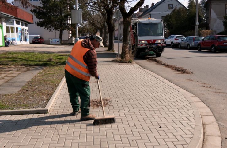 Ústí nad Orlicí zahájilo jarní úklid komunikací