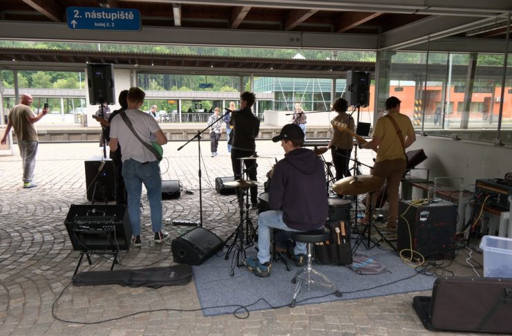 ZUŠ Jaroslava Kociana vzdorovala nepřízni počasí s festivalem ZUŠ Open