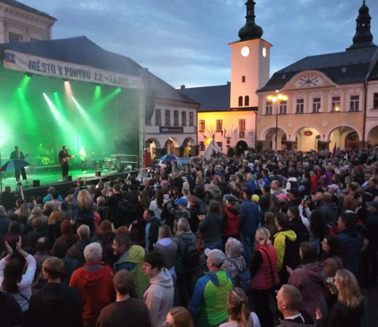 Město v pohybu v Ústí odstartovalo sousedským hodováním a koncerty s Raegem i O5 a Radečkem