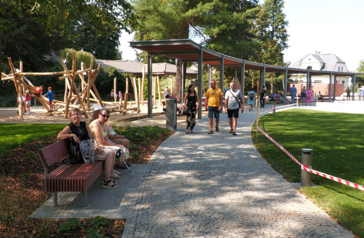 Po 35 letech čekání konečně ožil: Park u Roškotova divadla v Ústí nad Orlicí má novou tvář za 80 milionů