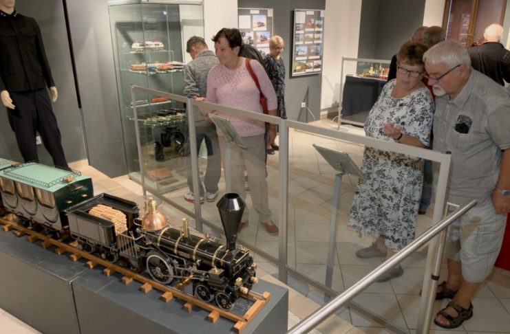 Model lokomotiva z roku 1845 i kupé, muzeum v České Třebové nabízí v nové výstavě cestu do historie železnice