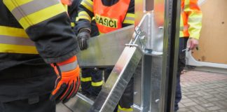 Hasiči v Ústí nad Orlicí trénovali stavbu protipovodňových bariér za 1,5 milionu korun