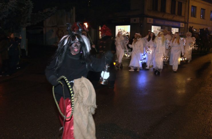 Žamberk oslavil Mikuláše tradiční jízdou městem, novinkou byla andělská pošta