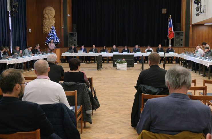 Zastupitelé v Ústí schválili dotace přes půl milionu a plánují prodej Perly 06