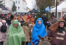 Oslík Kleofáš a živý betlém rozzářily adventní trhy v České Třebové