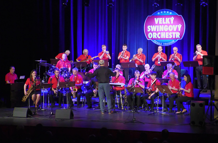 Anna Julie Slováčková a Velký swingový orchestr Česká Třebová