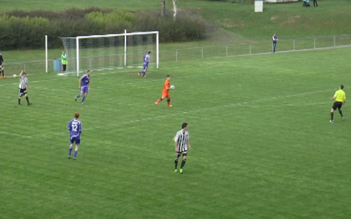 DIVIZNÍ DERBY ROZHODLA SPORNÁ BRANKA
