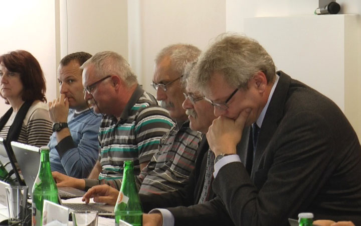 ZASTUPITELÉ ZMĚNILI VYHLÁŠKU A ROZDALI DOTACE