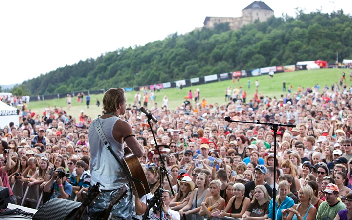 JUBILEJNÍ DESÁTÝ ROČNÍK FESTIVALU HRADY CZ NABÍDNE VĚTŠÍ AREÁLY I NOVÉ INTERPRETY